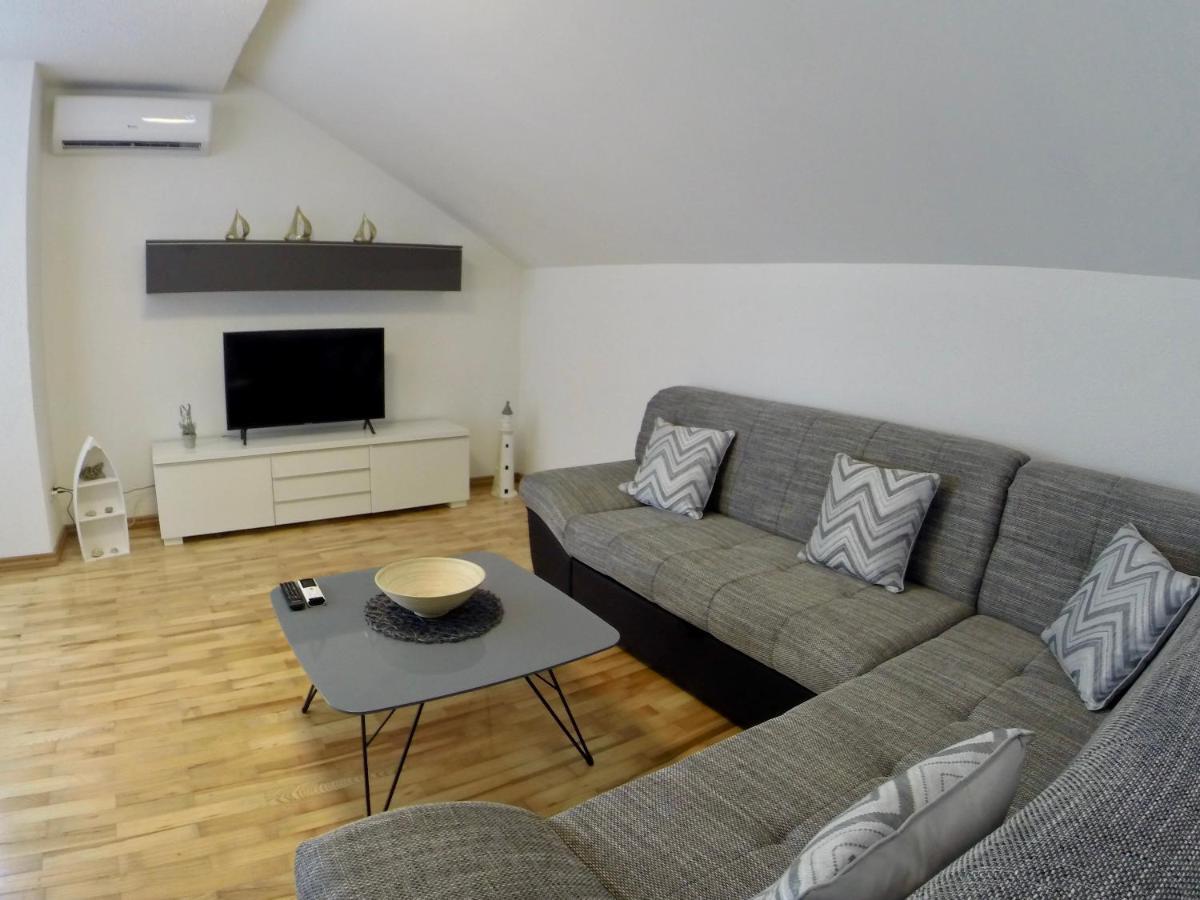 Holiday Apartment Lavanda Sumpetar เยเซนิเซ ภายนอก รูปภาพ